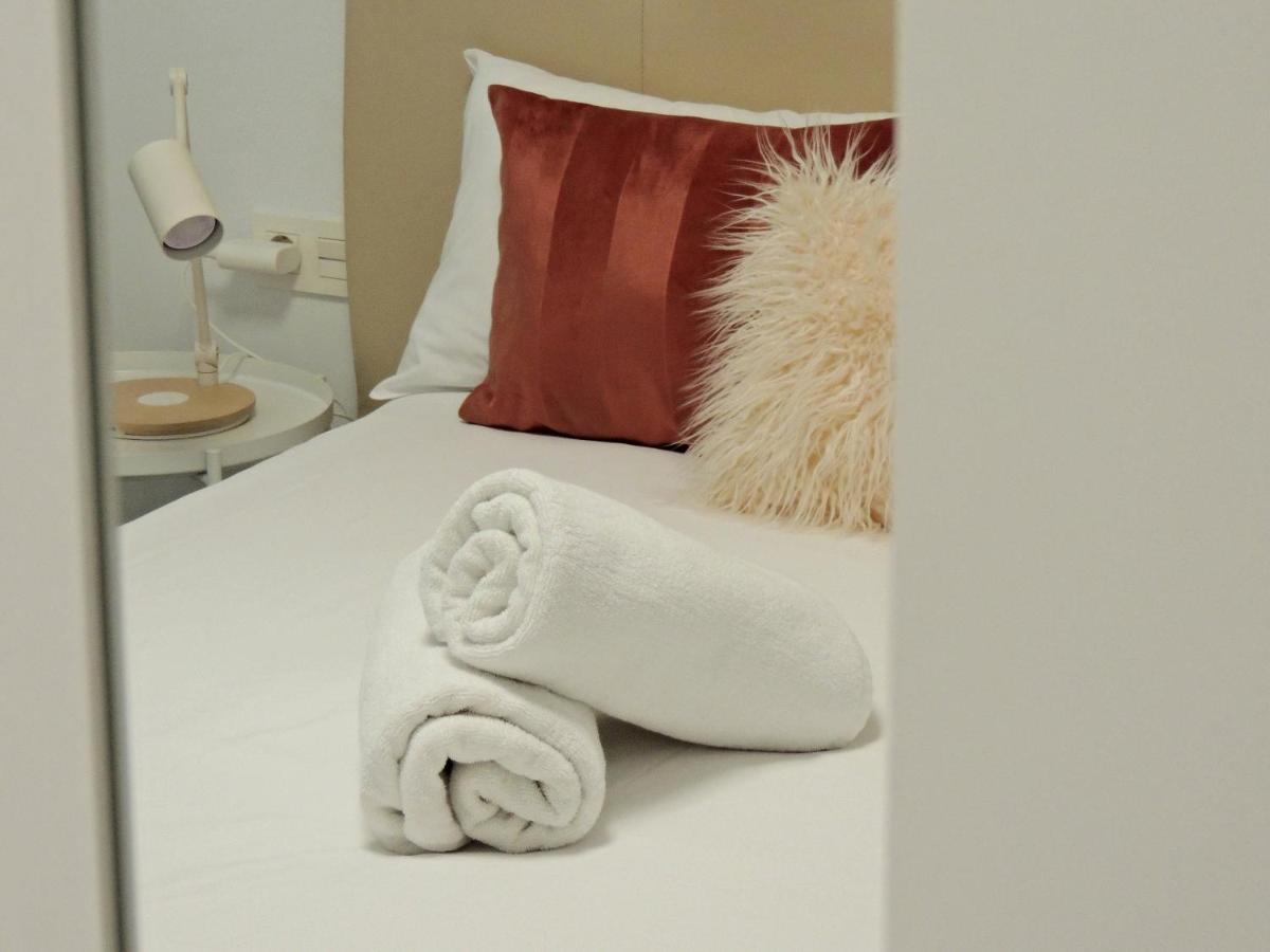 Casa Gascona Con Parking, Wifi Y Netflix Gratis!! By Delabra Apartments Овиедо Екстериор снимка